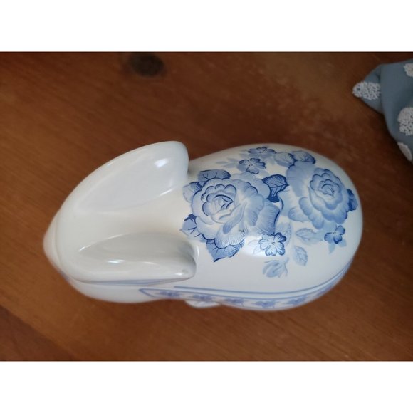 Crowning Touch Blue & White Floral Roses Bunny Trinket Box, Japan, Cottagecore - Picture 4 of 7